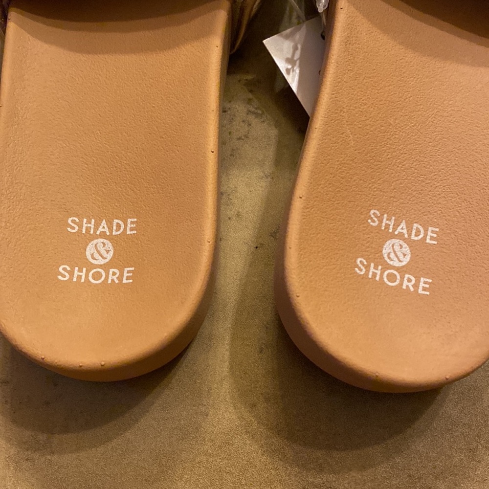 (160) NWT Women’s Gold Slides by Shade and Shore. Size 5 - Picture 5 of 11